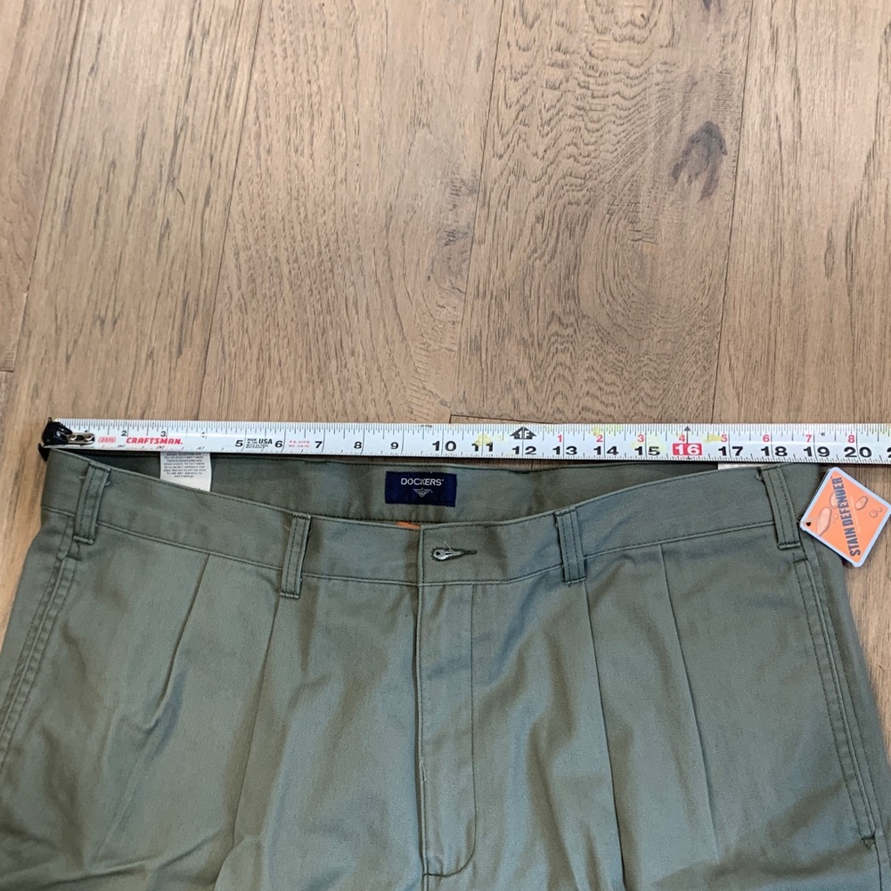 NWT Dockers Men's Olive Flat-Front Casual Shorts Size 38x6 - Picture 7 of 8